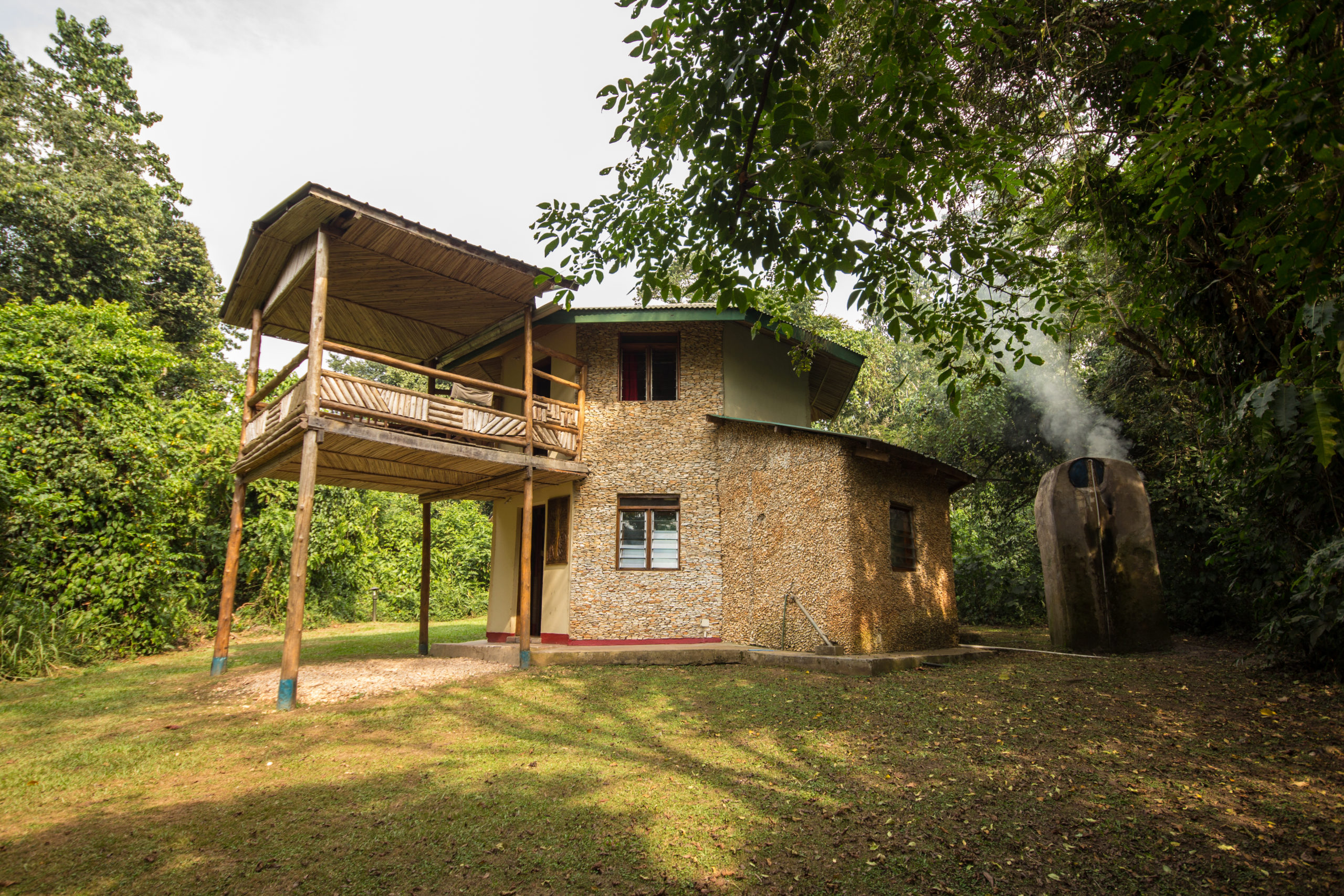 primate-lodge-luxury-cottage-elevated-cottage The luxury cottage at Primate Lodge in Uganda