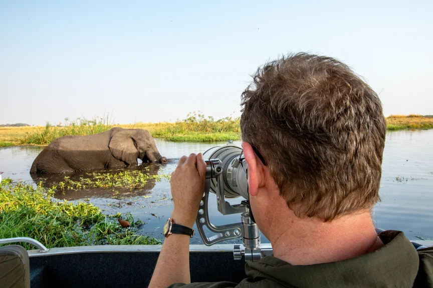 Guest-steadies-his-camera-on-our-custom-mounts-Safari-Carousel-2 Get the perfect wildlife photography safari shot with Pangolin Photo Safaris