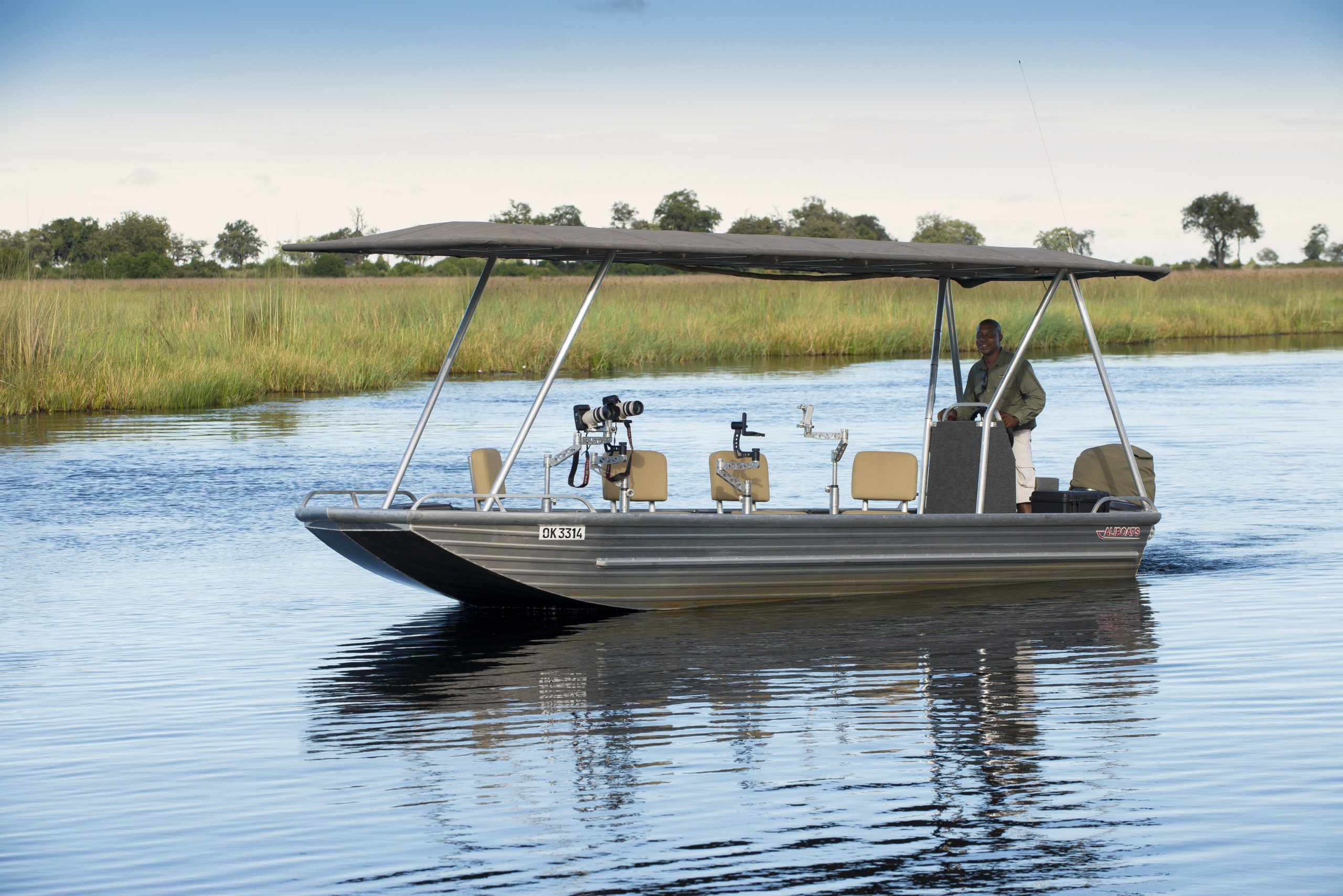 dubaplains_photographicboat Wildlife photography safari with Duba Plains Camp